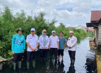 Sekcam Kalidoni Turun Langsung Pantau Titik Banjir di Enam Belas Ulu