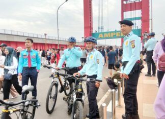 Wujud “Polri Penolong”, Polda Sumsel Edukasi Masyarakat Jaga Ketertiban CFD Ampera