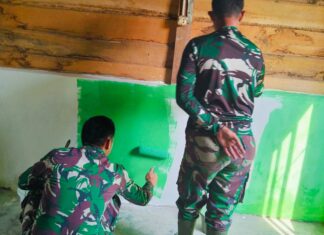 Rehab RTLH Ibu Suwarni Masuki Tahap Finishing, Satgas TMMD Kodim 0418/Palembang Percepat Pengecatan Rumah