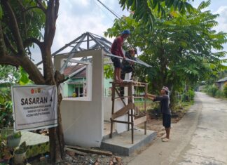Poskamling TMMD Kodim 0418/Palembang Masuki Tahap Pemasangan Atap, Perkuat Keamanan Lingkungan Warga