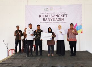 PLN Nyalakan “Kilau Songket Banyuasin”, Dorong Kain Tradisional Lokal Tembus Pasar Dunia
